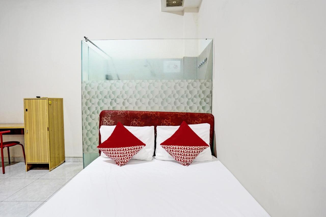 Oyo Life 92190 Arya Guest House Tulungagung Exterior foto