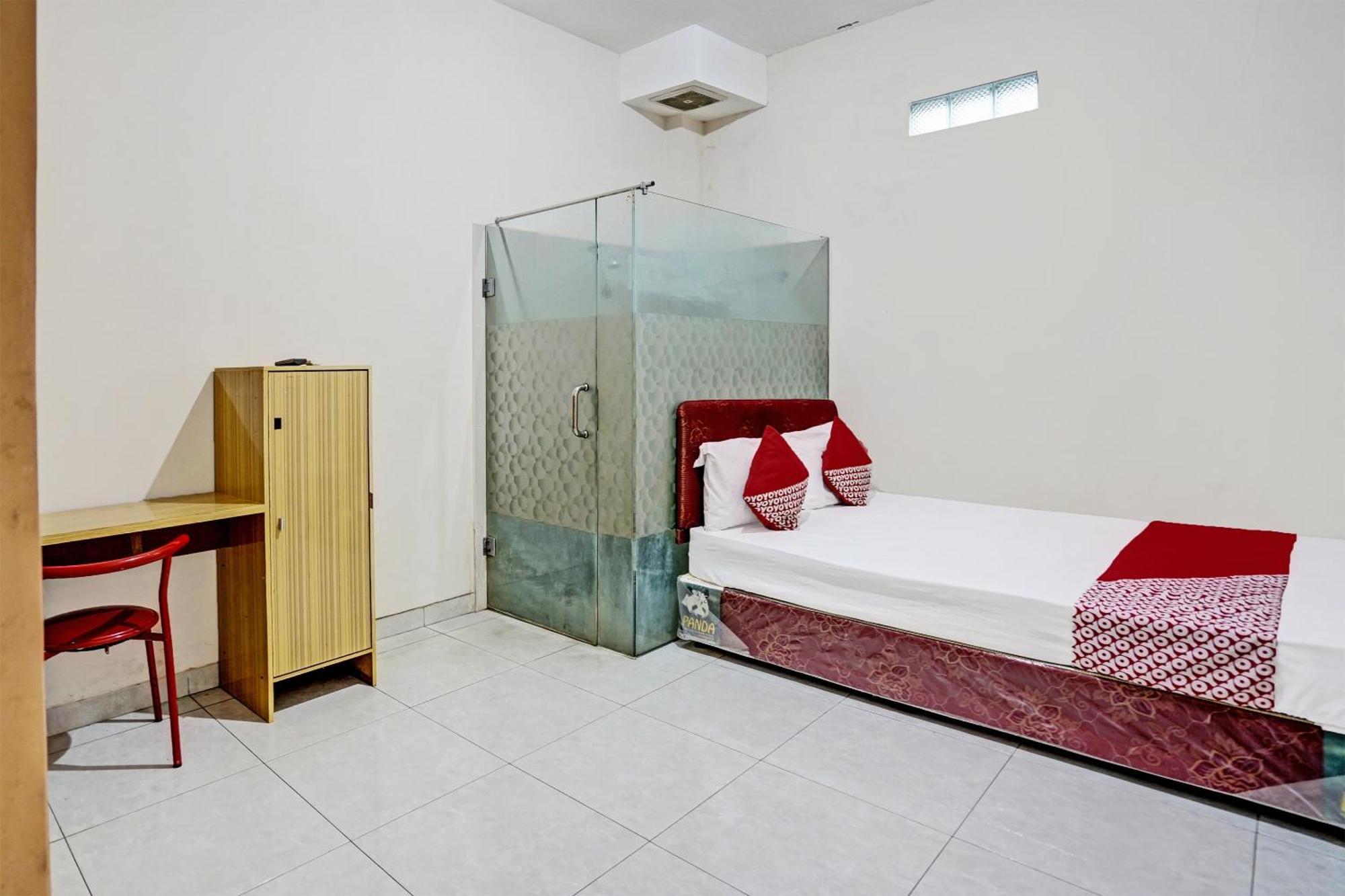 Oyo Life 92190 Arya Guest House Tulungagung Exterior foto