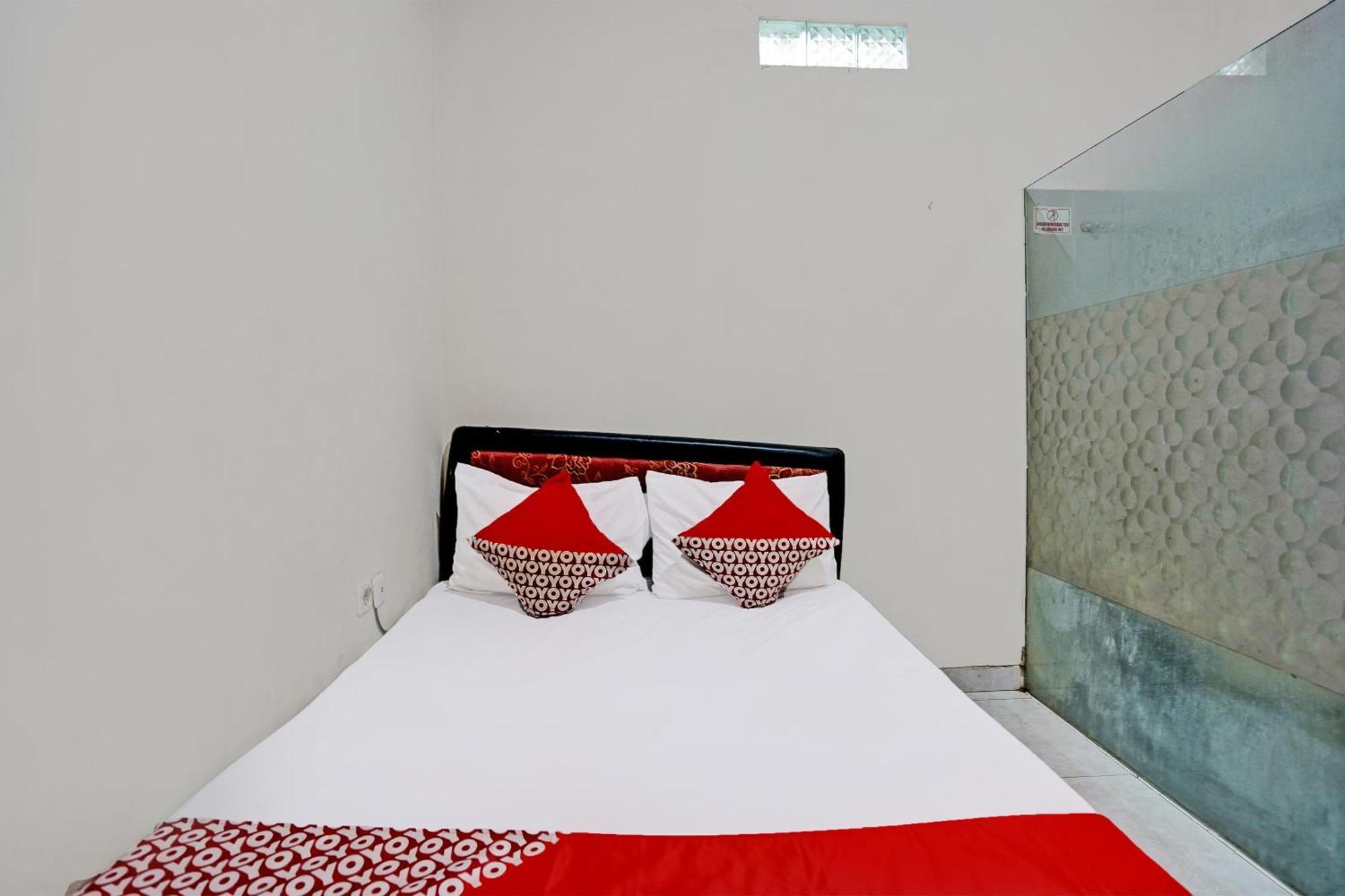 Oyo Life 92190 Arya Guest House Tulungagung Exterior foto